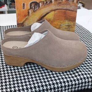 Bella Vita Motto Almond Suede Leather Clogs 6WW - NIB